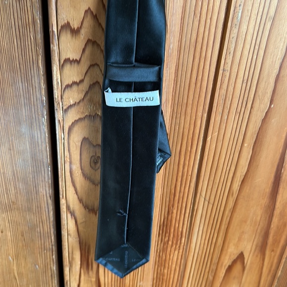 Black satin Le Chateau tie - Picture 3 of 4
